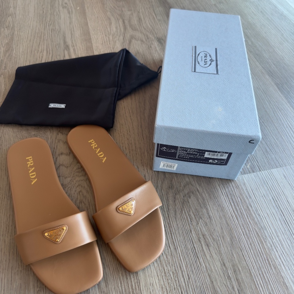 BRAND NEW WITH BOX Prada Triangle Logo Slide Size 38.5 (runs small) in Caramel